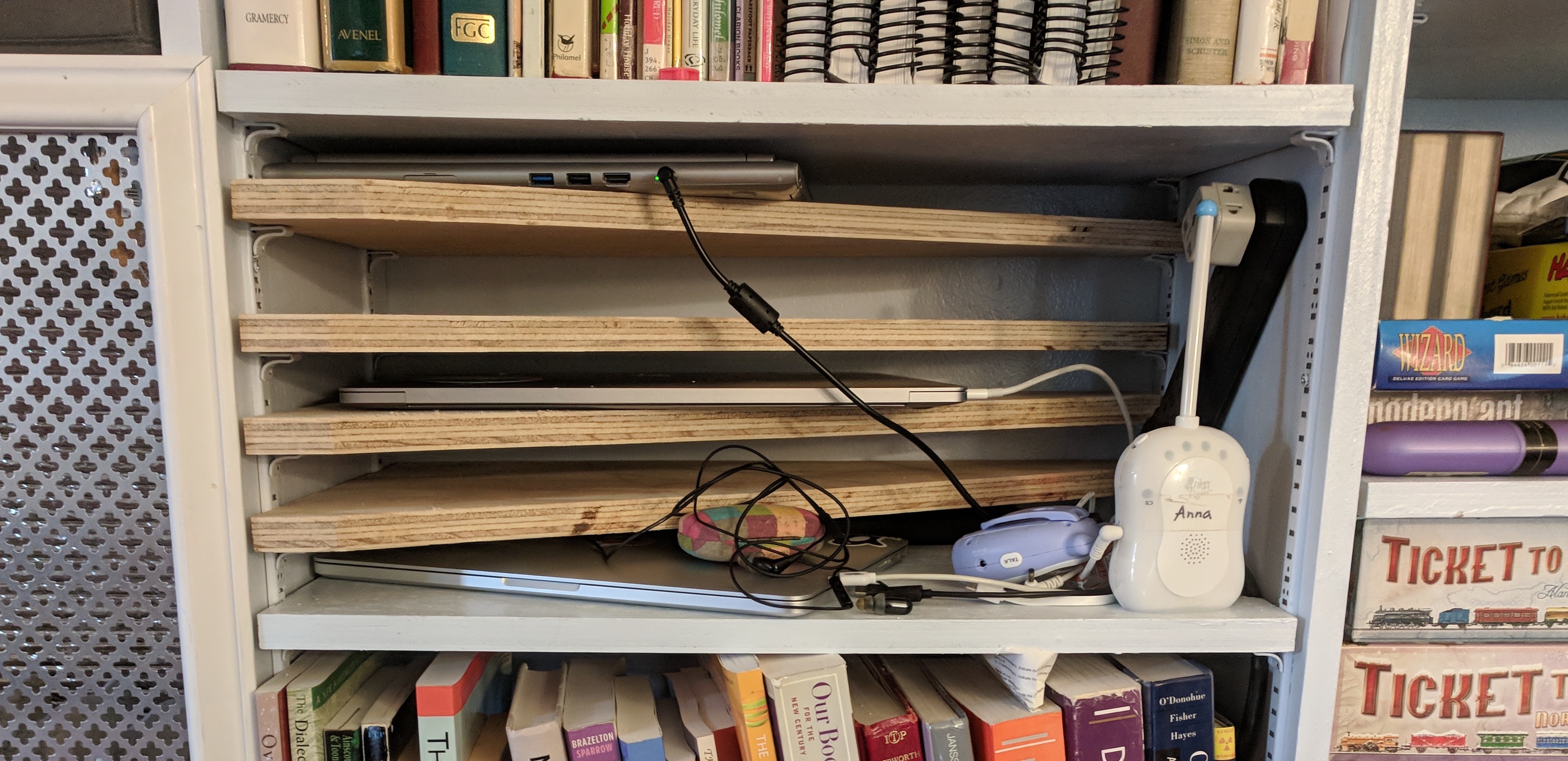 Modern Charging Shelf for Large Space
