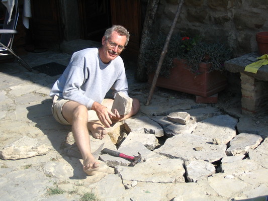 Hughie; Cortona patio